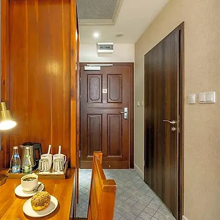 Hotel Piast Centrum 3*